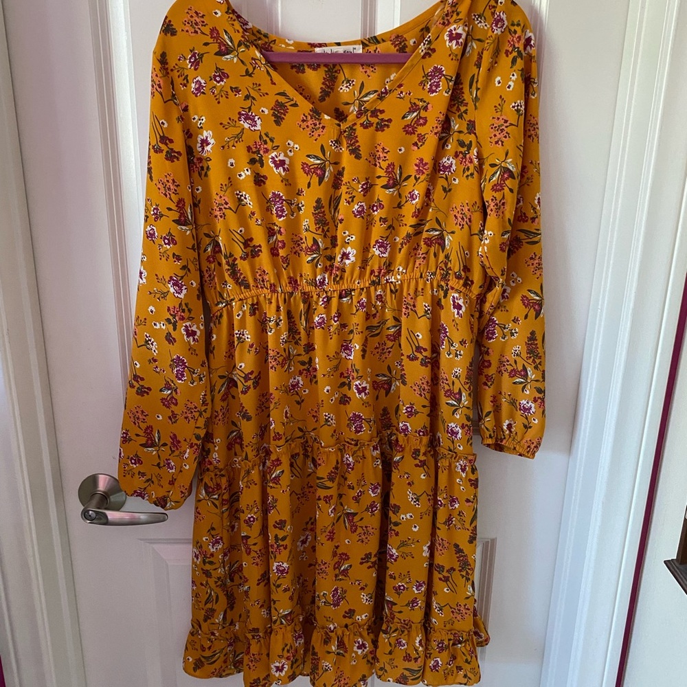 🛑 Large floral print dress. Worn once !